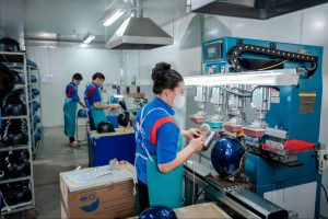 Công nghệ sử dụng trong sản xuất mũ bảo hiểm cho doanh nghiệp